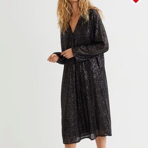 Black long sleeve sequined dress
